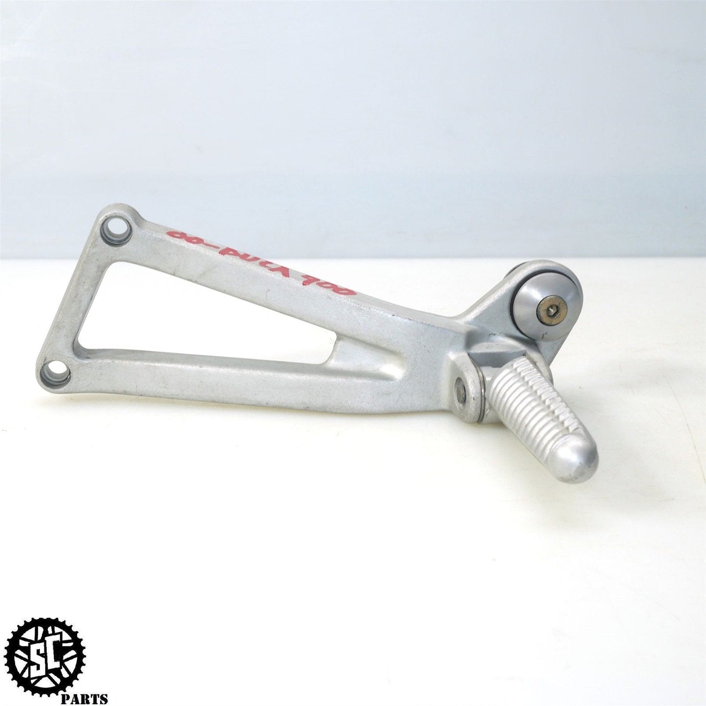 2000 DUCATI 900SS SUPERSPORT REAR PASSENGER PEGS D03