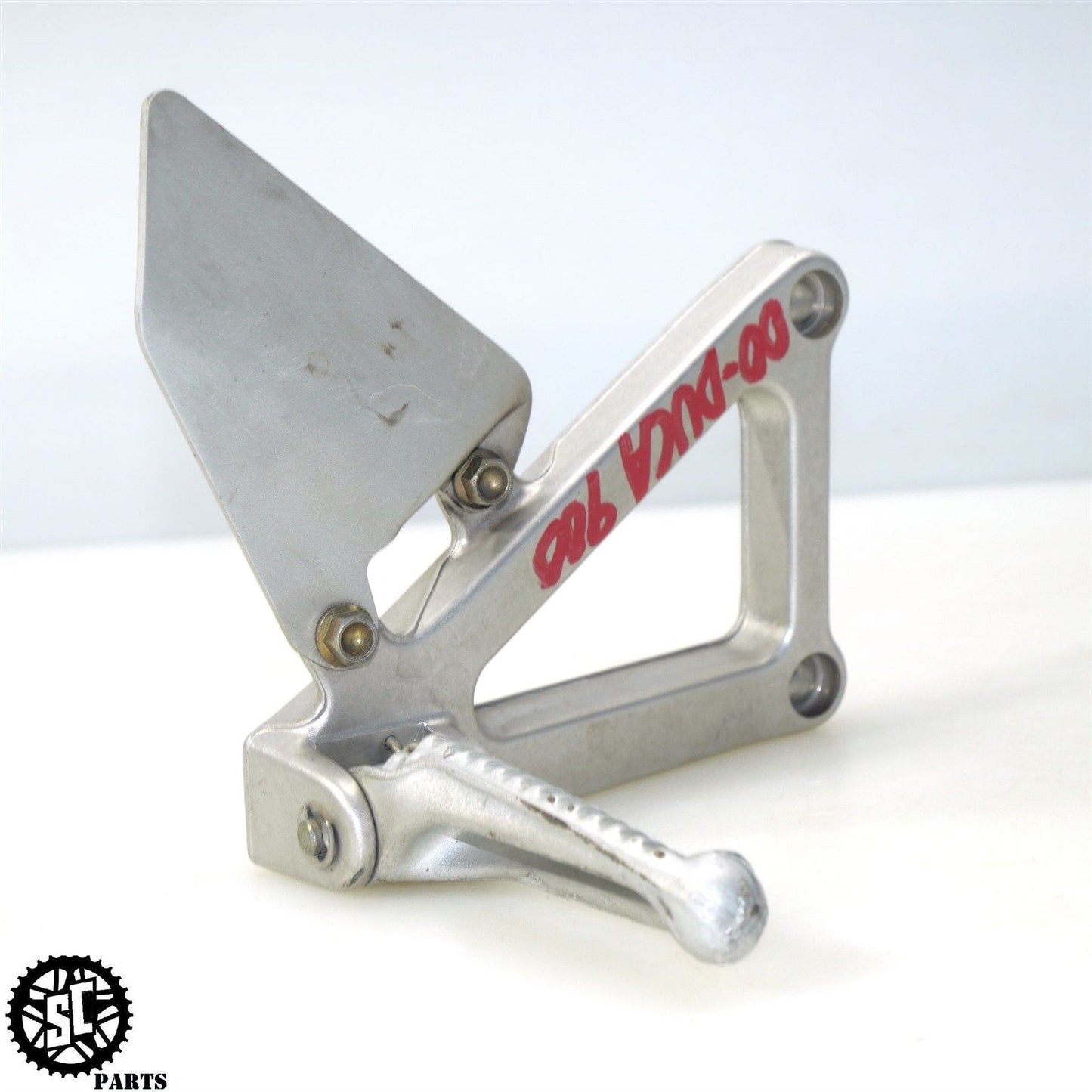 2000 DUCATI 900SS SUPERSPORT RIGHT REARSET FRONT FOOT PEG BRACKET D03