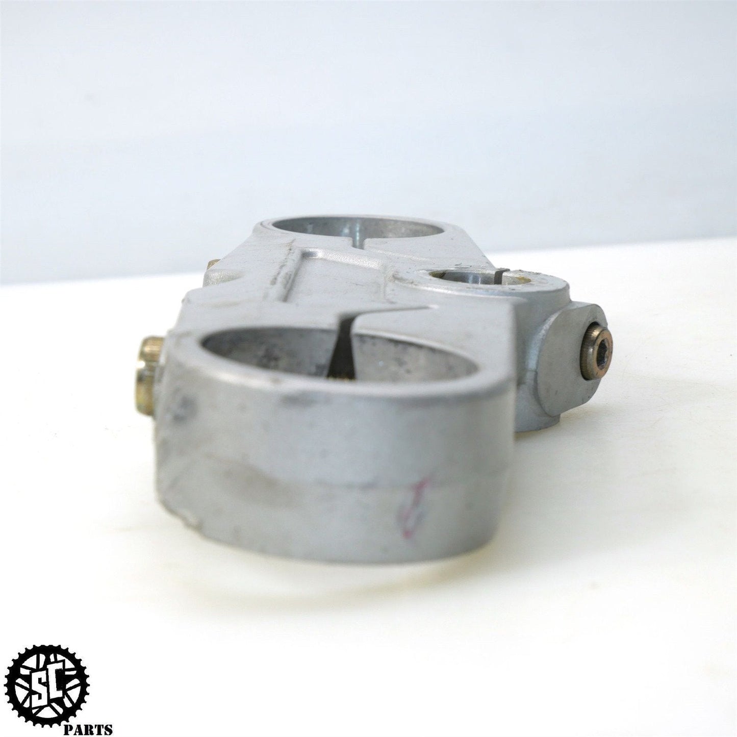 2000 DUCATI 900SS SUPERSPORT TOP UPPER TRIPLE TREE CLAMP D03