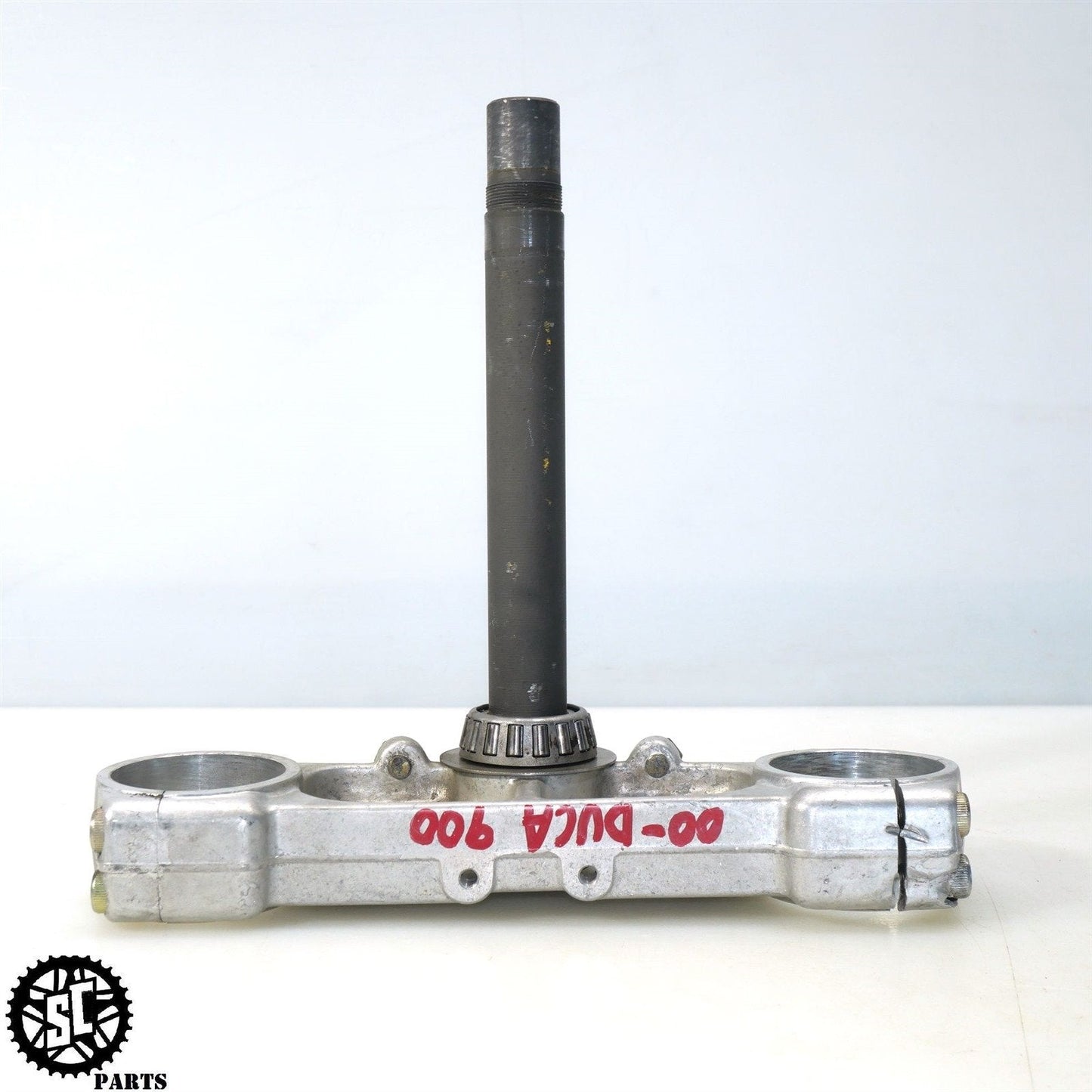 2000 DUCATI 900SS SUPERSPORT LOWER TRIPLE TREE CLAMP D03