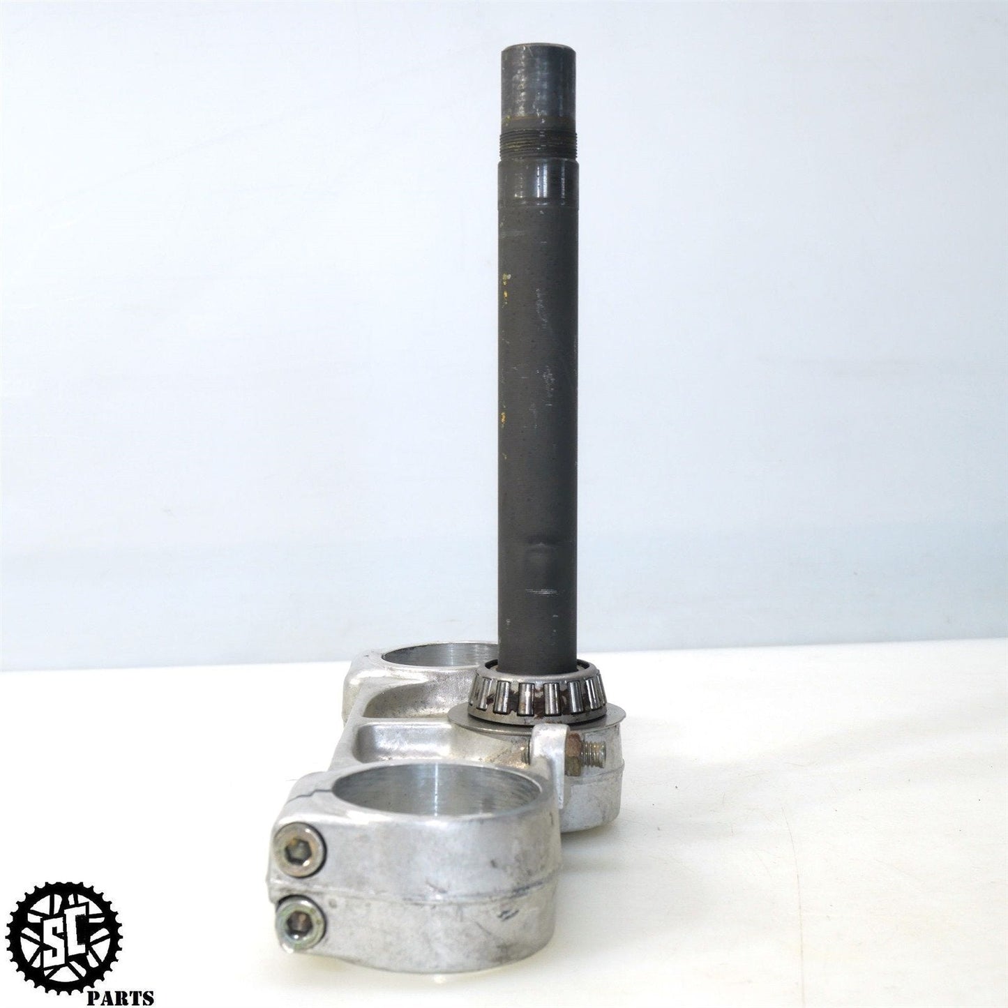 2000 DUCATI 900SS SUPERSPORT LOWER TRIPLE TREE CLAMP D03