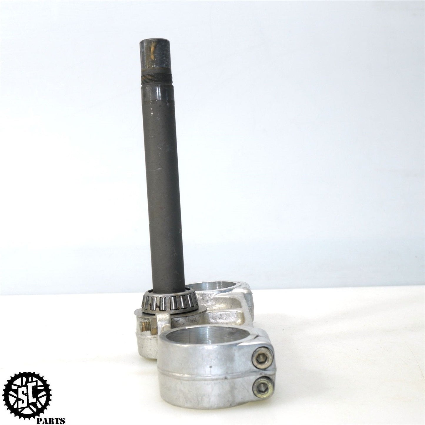 2000 DUCATI 900SS SUPERSPORT LOWER TRIPLE TREE CLAMP D03