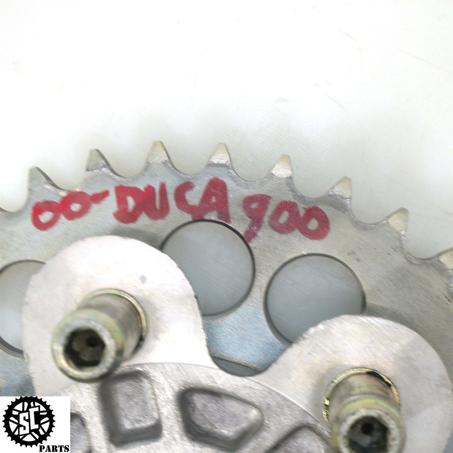 2000 DUCATI 900SS SUPERSPORT REAR SPROCKET HUB 40T D03