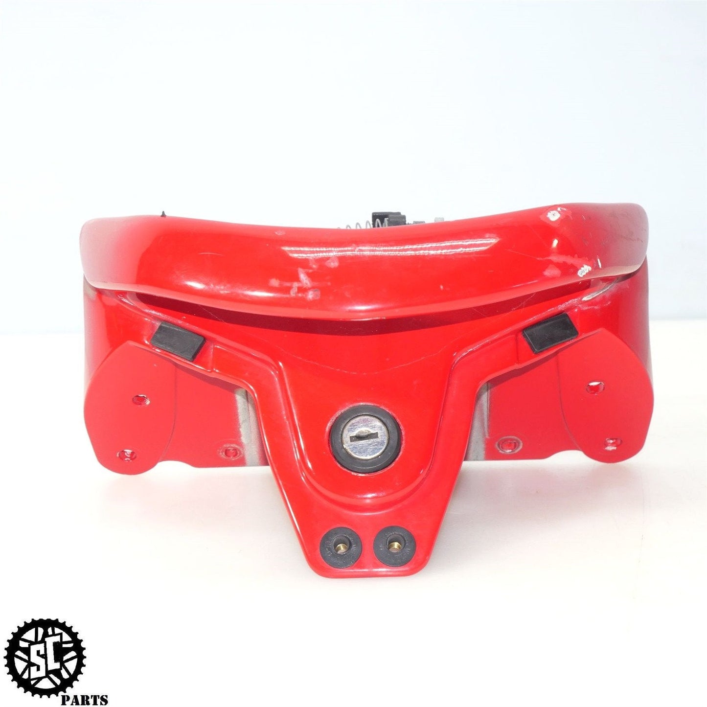 2000 DUCATI 900SS SUPERSPORT PASSENGER GRAB BAR SEAT LOCK LATCH D03