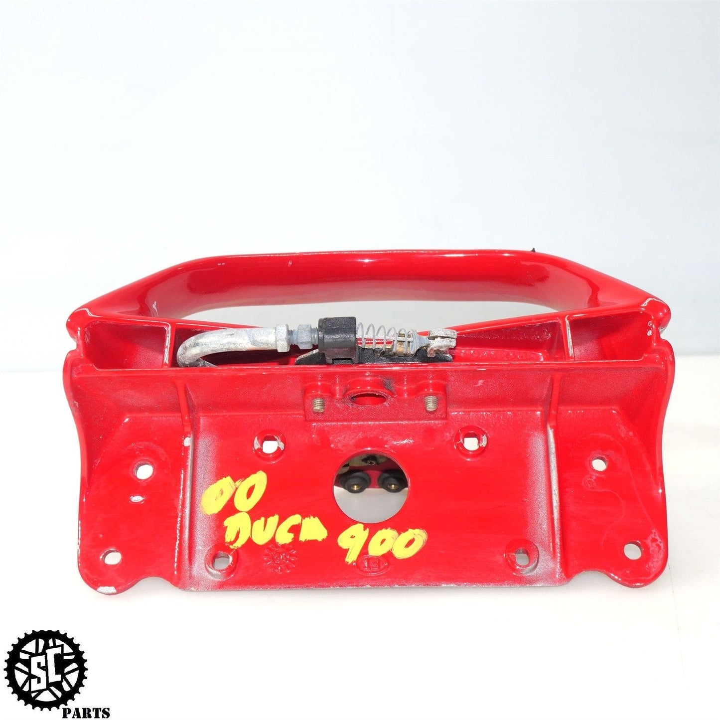 2000 DUCATI 900SS SUPERSPORT PASSENGER GRAB BAR SEAT LOCK LATCH D03