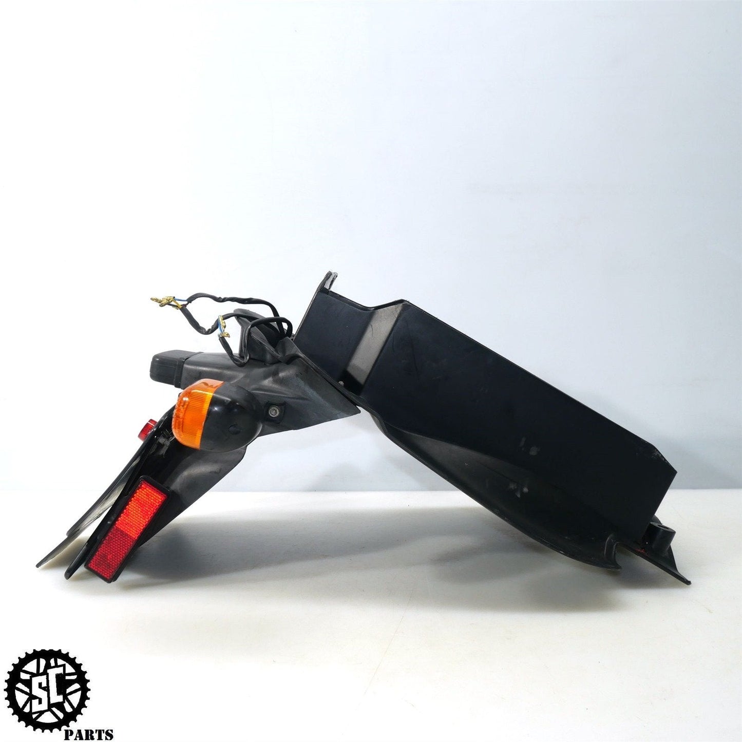 2000 DUCATI 900SS SUPERSPORT REAR FENDER TRAY TURN SIGNAL BLINKER D03