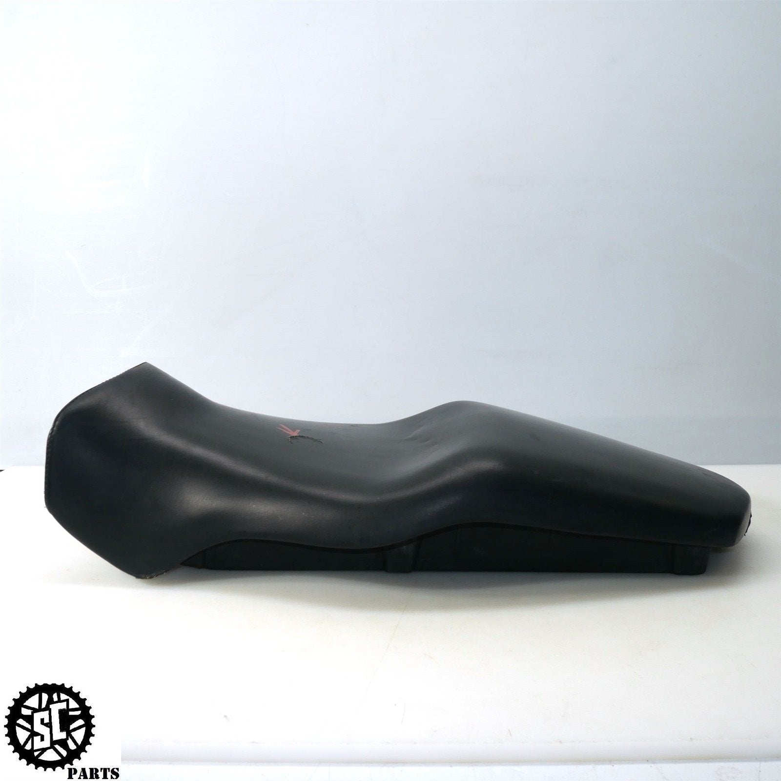 ドゥカティ ss900純正シート 2000 DUCATI 900SS SUPERSPORT SEAT D03 – SALVAGECYCLEPARTS