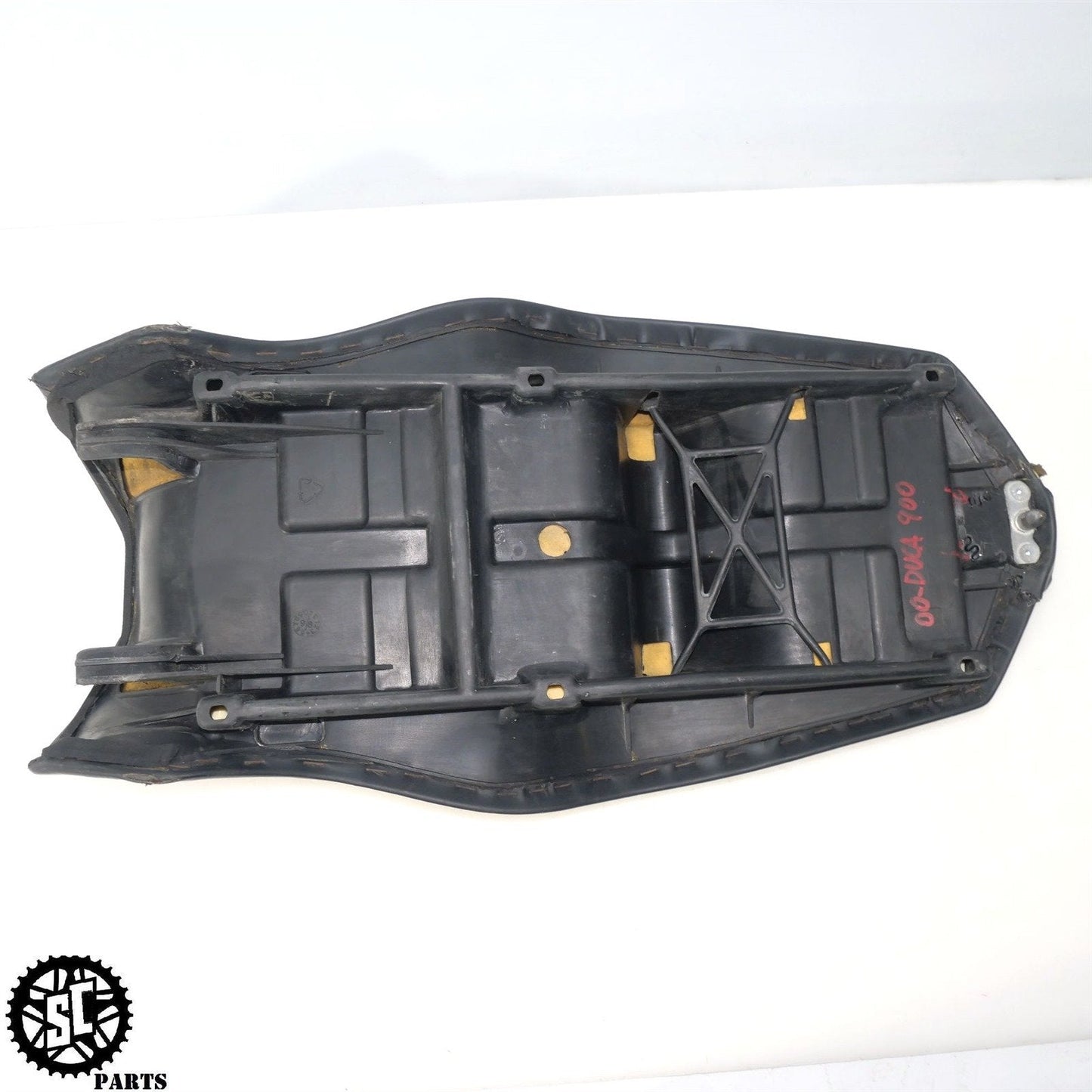 2000 DUCATI 900SS SUPERSPORT SEAT D03
