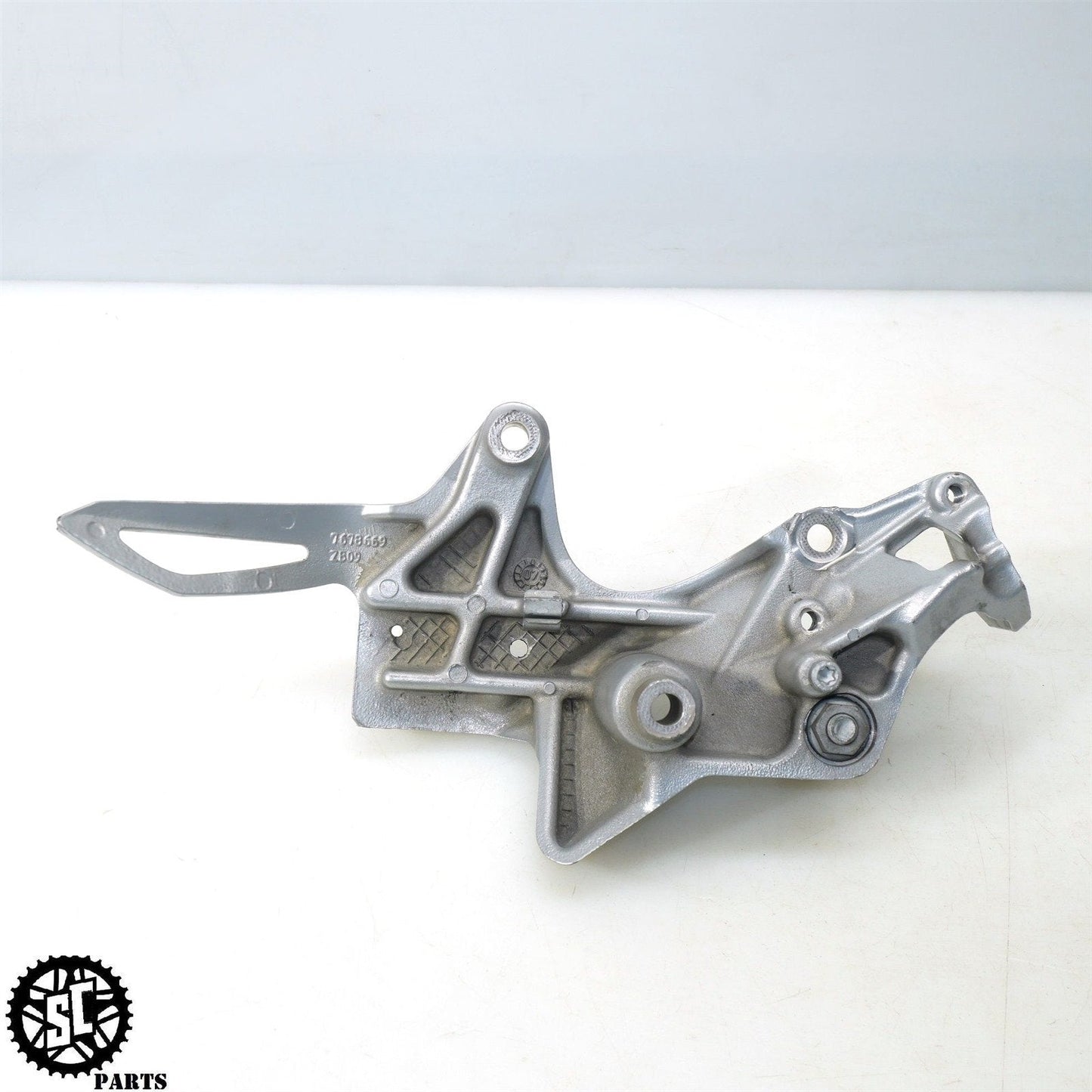 06-12 BMW F800ST LEFT REARSET FRONT FOOT PEG BRACKET B18