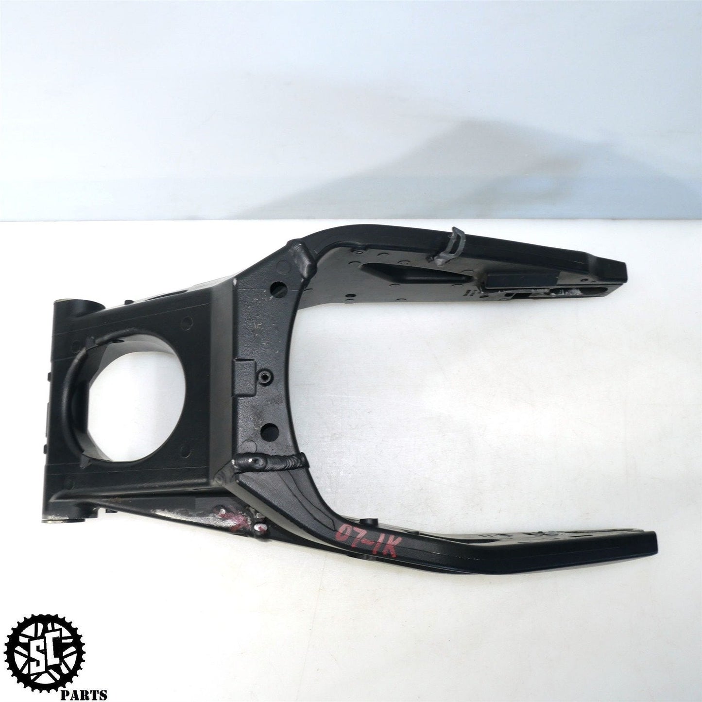 07 08 SUZUKI GSXR1000 REAR SWINGARM S26