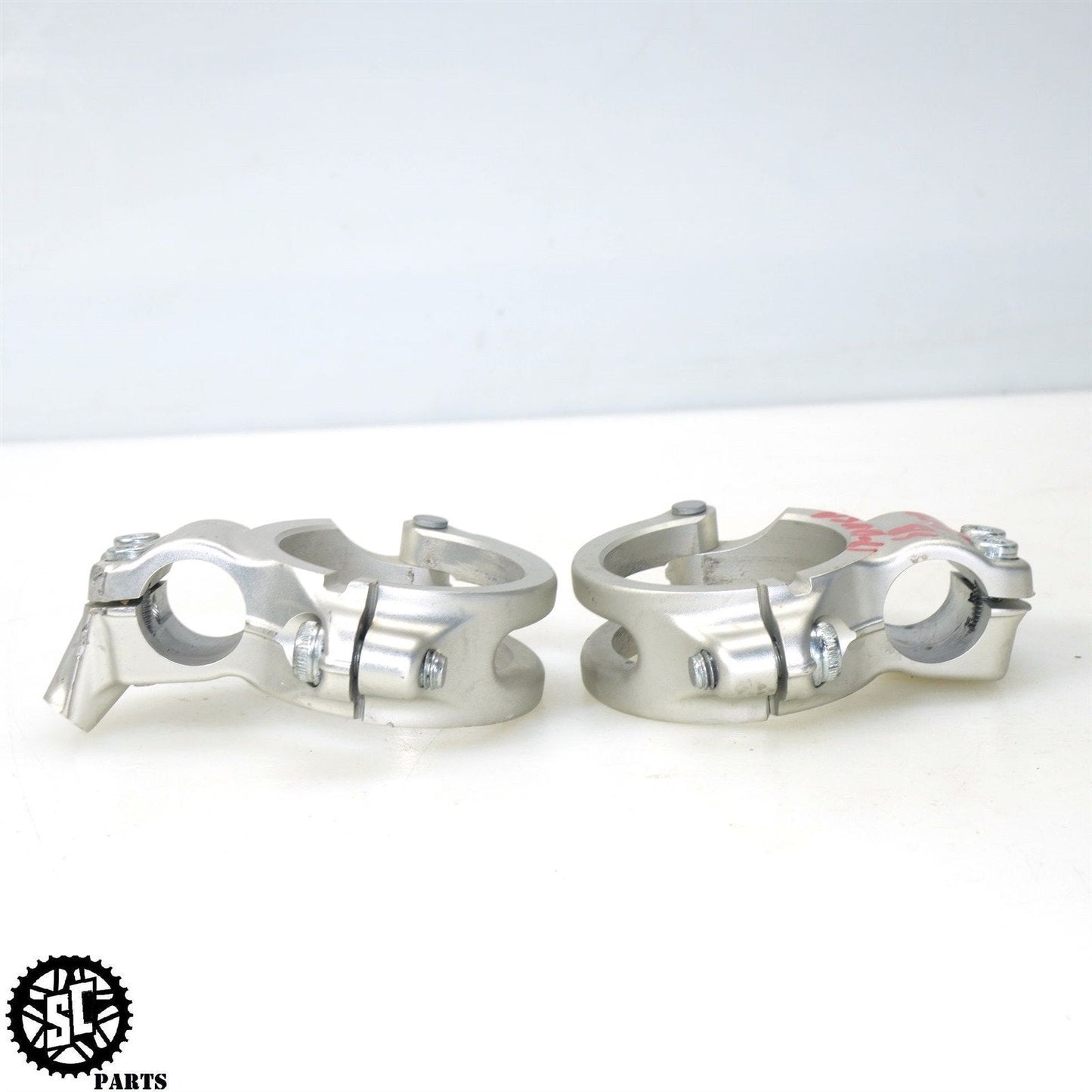 16-19 DUCATI PANIGALE 899 959 1199 1299 LEFT RIGHT CLIP ON BRACKET D02