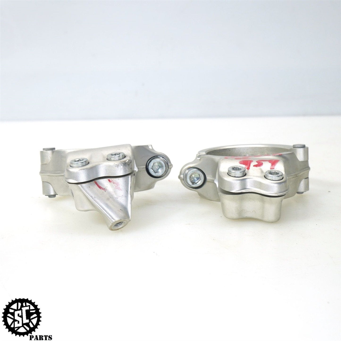 16-19 DUCATI PANIGALE 899 959 1199 1299 LEFT RIGHT CLIP ON BRACKET D02