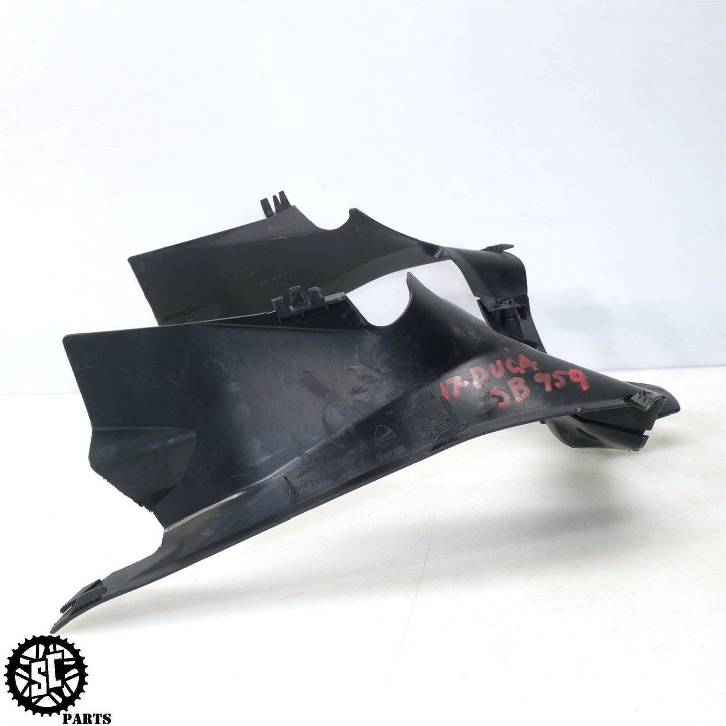 16-19 DUCATI PANIGALE 959 IGNITION SWITCH COVER D02