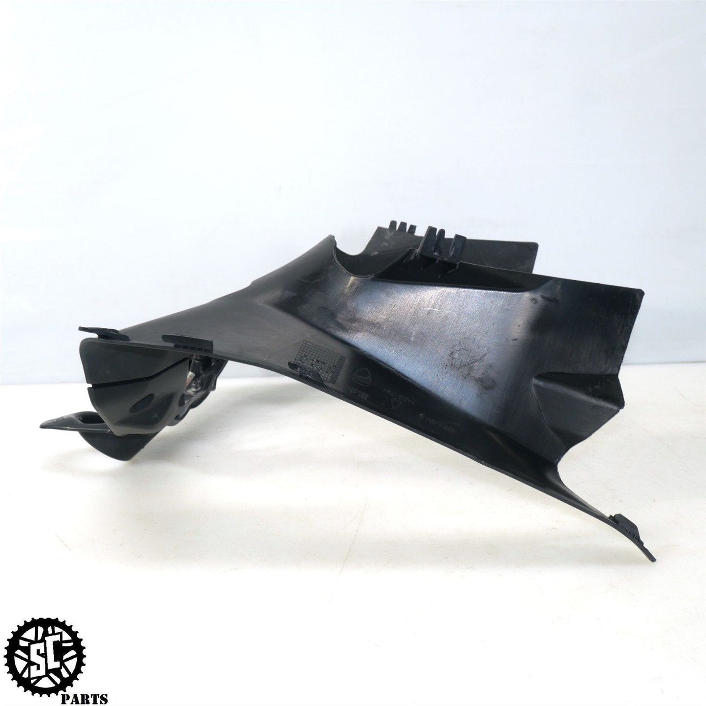 16-19 DUCATI PANIGALE 959 IGNITION SWITCH COVER D02