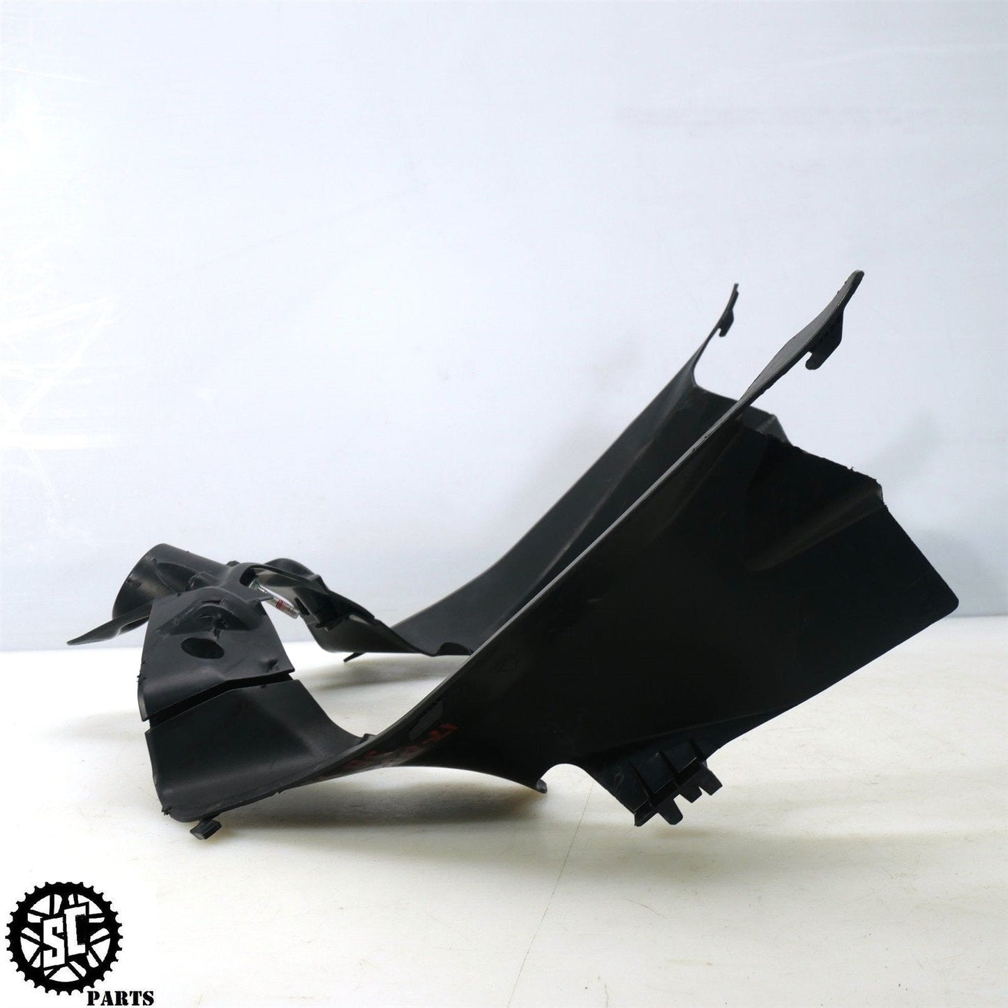 16-19 DUCATI PANIGALE 959 IGNITION SWITCH COVER D02