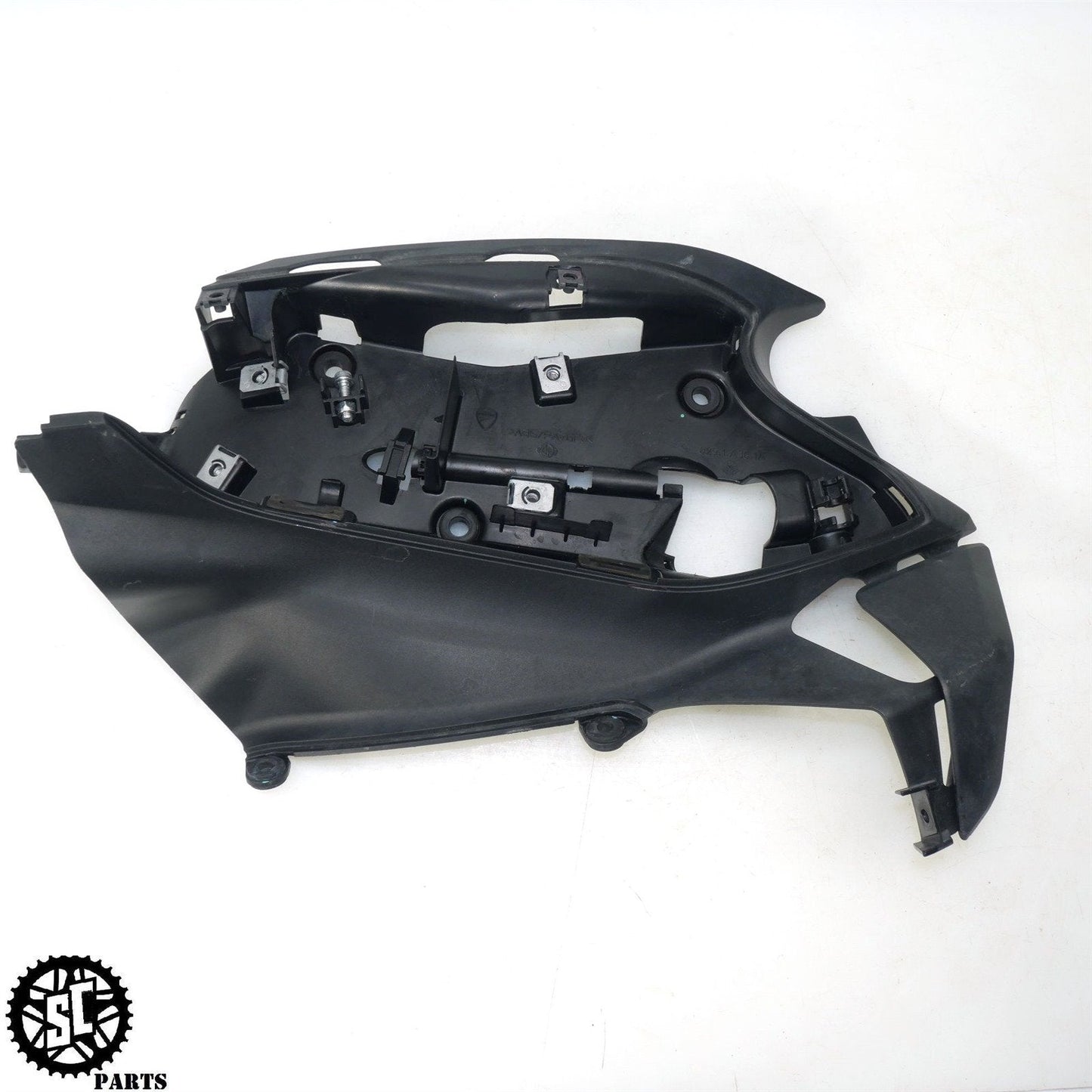 16-19 DUCATI PANIGALE 899 959 LEFT SIDE FAIRING BRACKET COVER D02