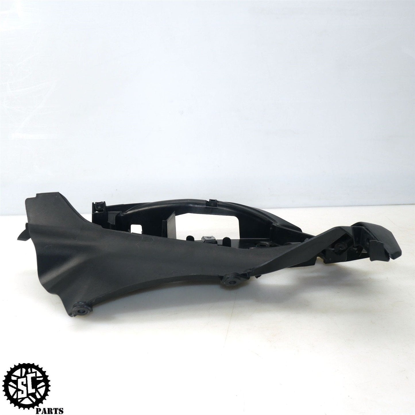 16-19 DUCATI PANIGALE 899 959 LEFT SIDE FAIRING BRACKET COVER D02