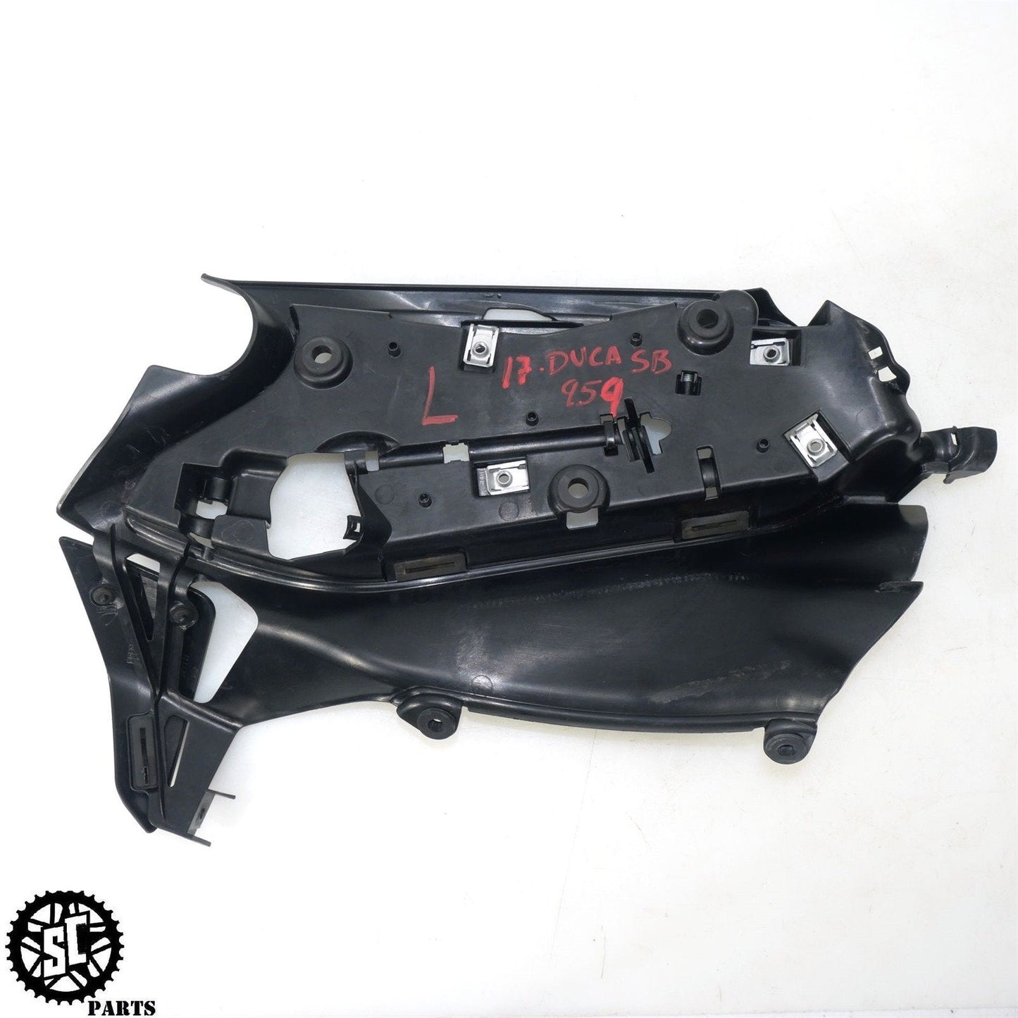 16-19 DUCATI PANIGALE 899 959 LEFT SIDE FAIRING BRACKET COVER D02