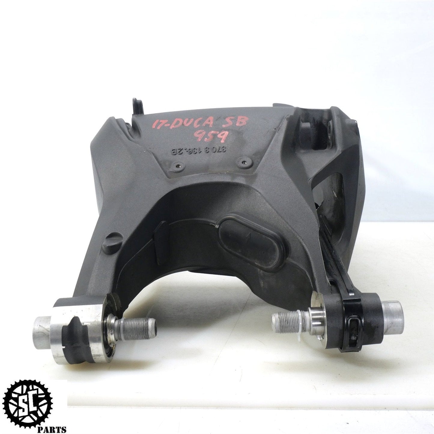 16-19 DUCATI PANIGALE 959 SWINGARM D02