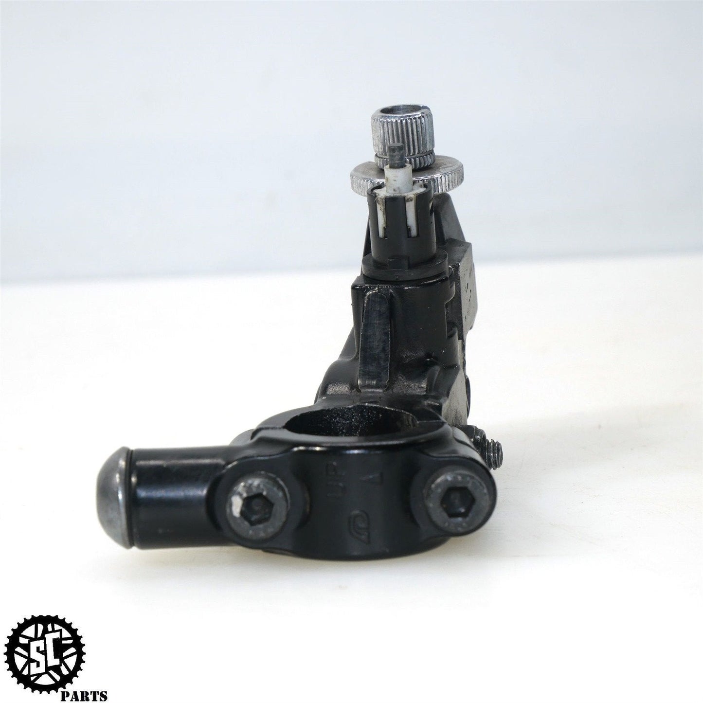 2015 TRIUMPH STREET TRIPLE 675 CLUTCH PERCH CABLE LEVER BRACKET T18