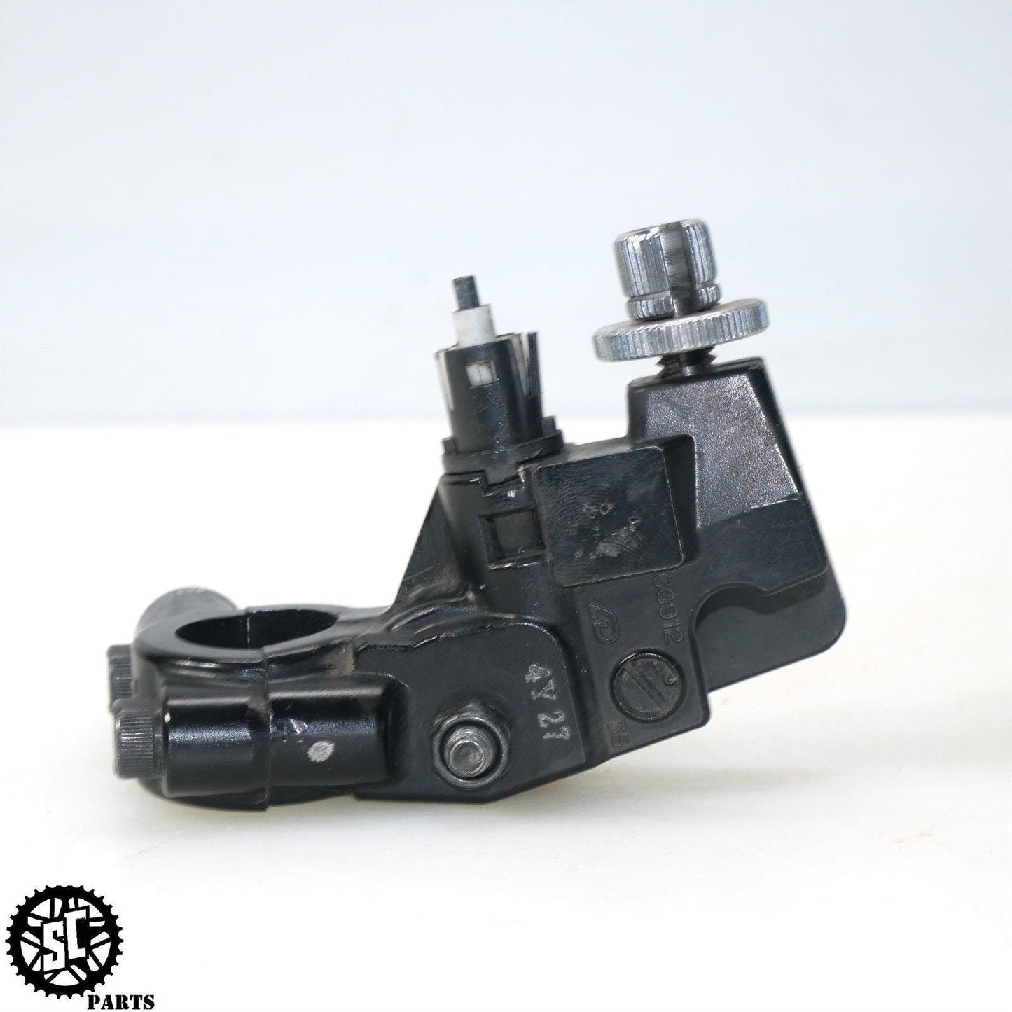 2015 TRIUMPH STREET TRIPLE 675 CLUTCH PERCH CABLE LEVER BRACKET T18