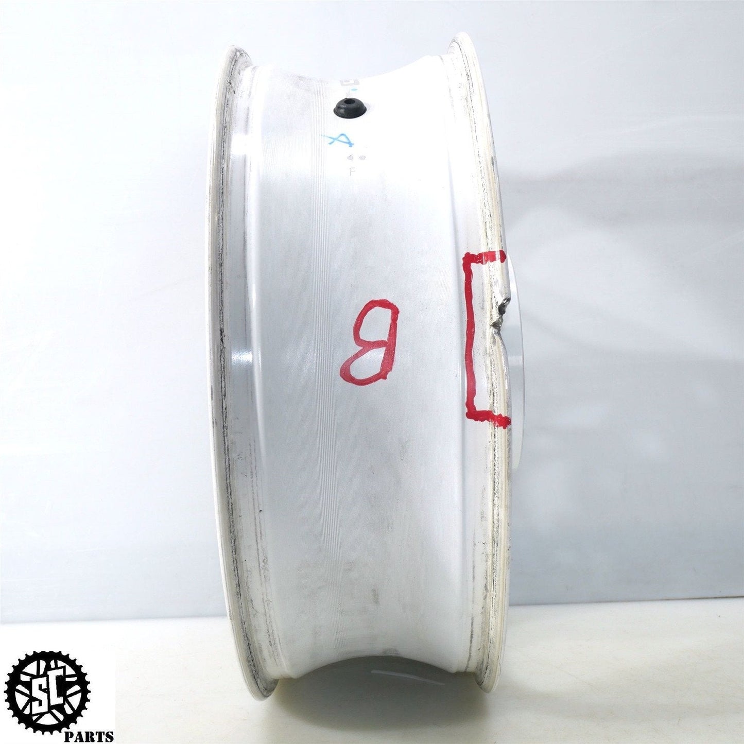 11-23 SUZUKI GSXR 600 750 REAR WHEEL WHITE SB S61