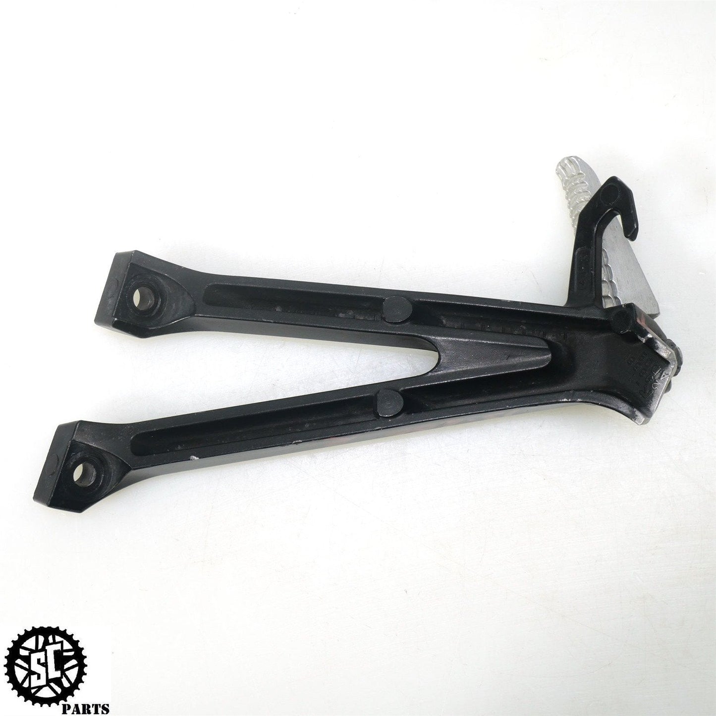 11-23 SUZUKI GSXR 600 750 RIGHT REAR PASSENGER FOOT PEG S14