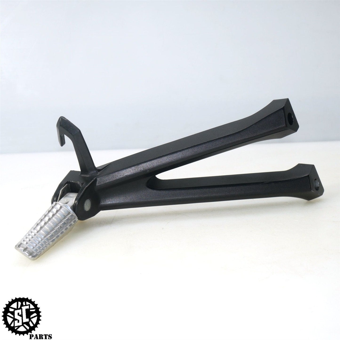 11-23 SUZUKI GSXR 600 750 RIGHT REAR PASSENGER FOOT PEG S14