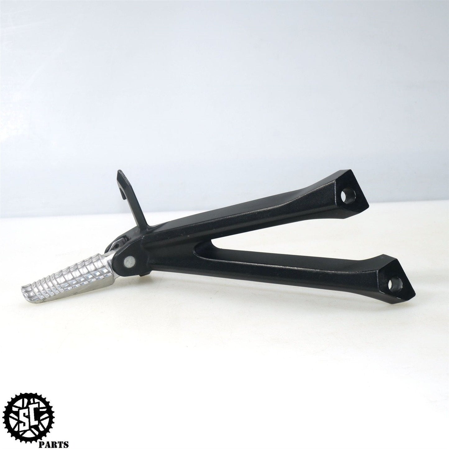 11-23 SUZUKI GSXR 600 750 RIGHT REAR PASSENGER FOOT PEG S14