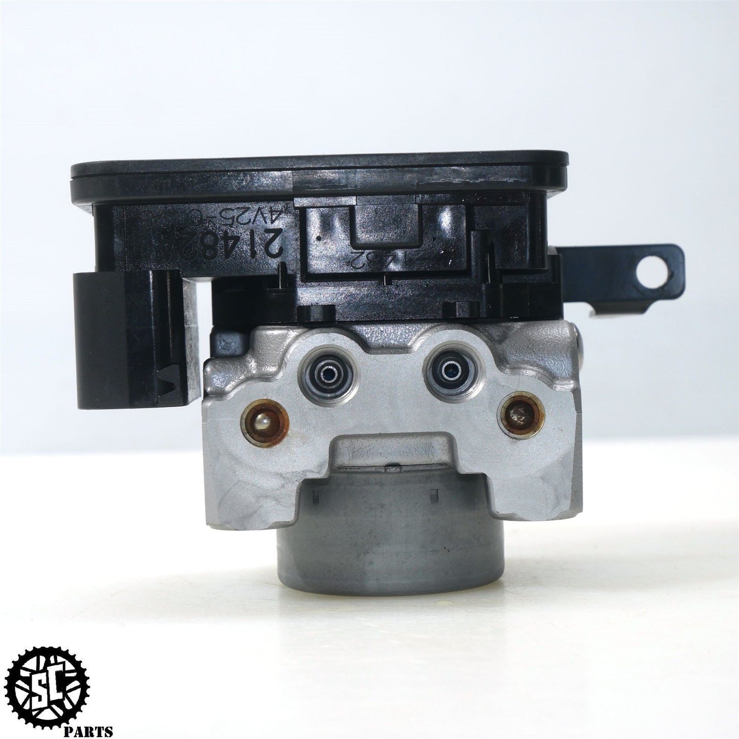 2015 TRIUMPH STREET TRIPLE 675 ABS MODULE BRAKE PUMP T22