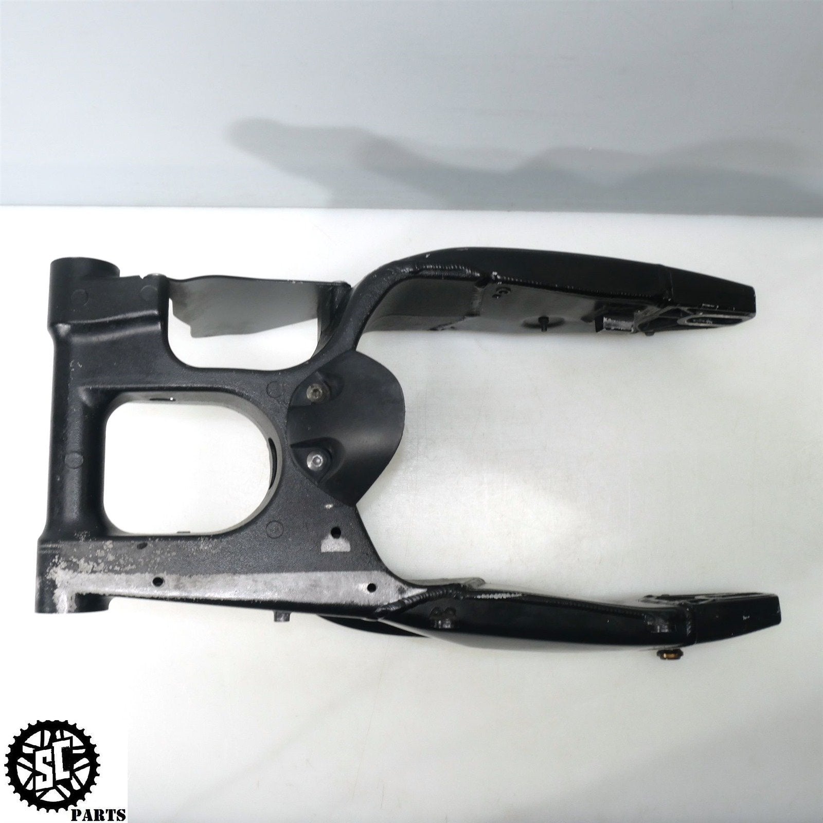 2007 KAWASAKI NINJA ZX10R REAR SWINGARM K50 – SALVAGECYCLEPARTS