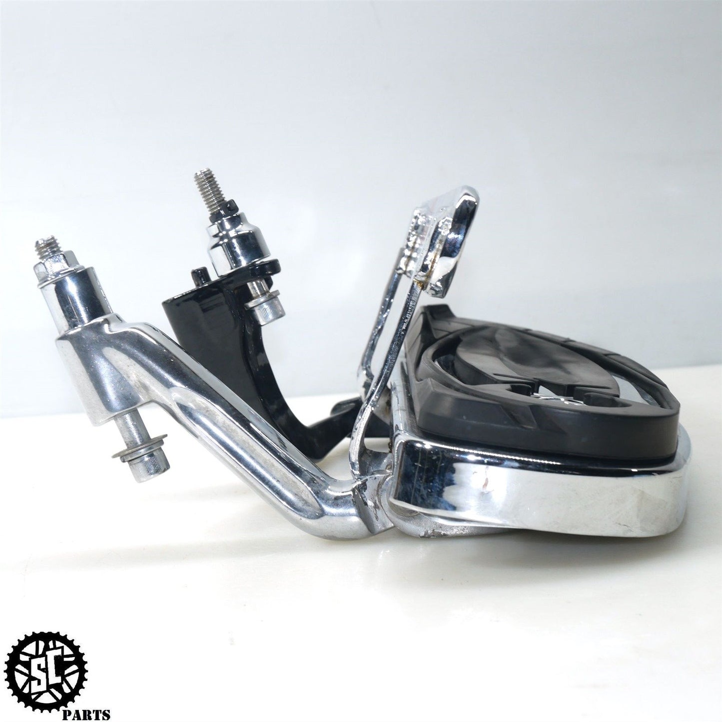 2013 HARLEY DAVIDSON CVO CHROME FLOORBOARD BRACKET HD25