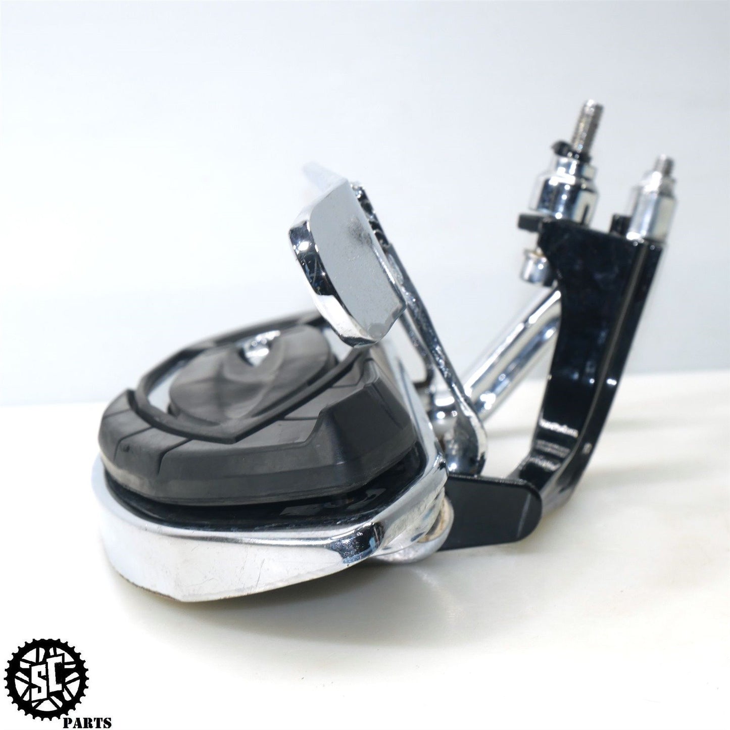 2013 HARLEY DAVIDSON CVO CHROME FLOORBOARD BRACKET HD25