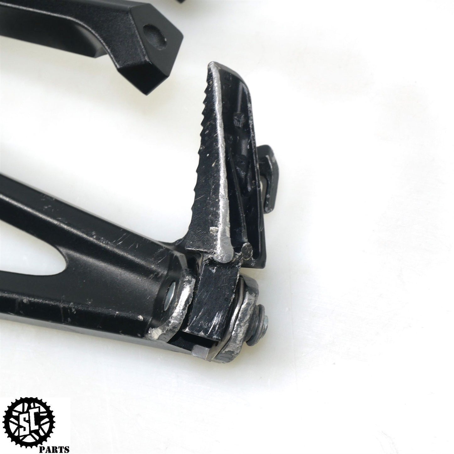 2022 SUZUKI GSXR 600 REAR PASSENGER FOOT PEGS S42