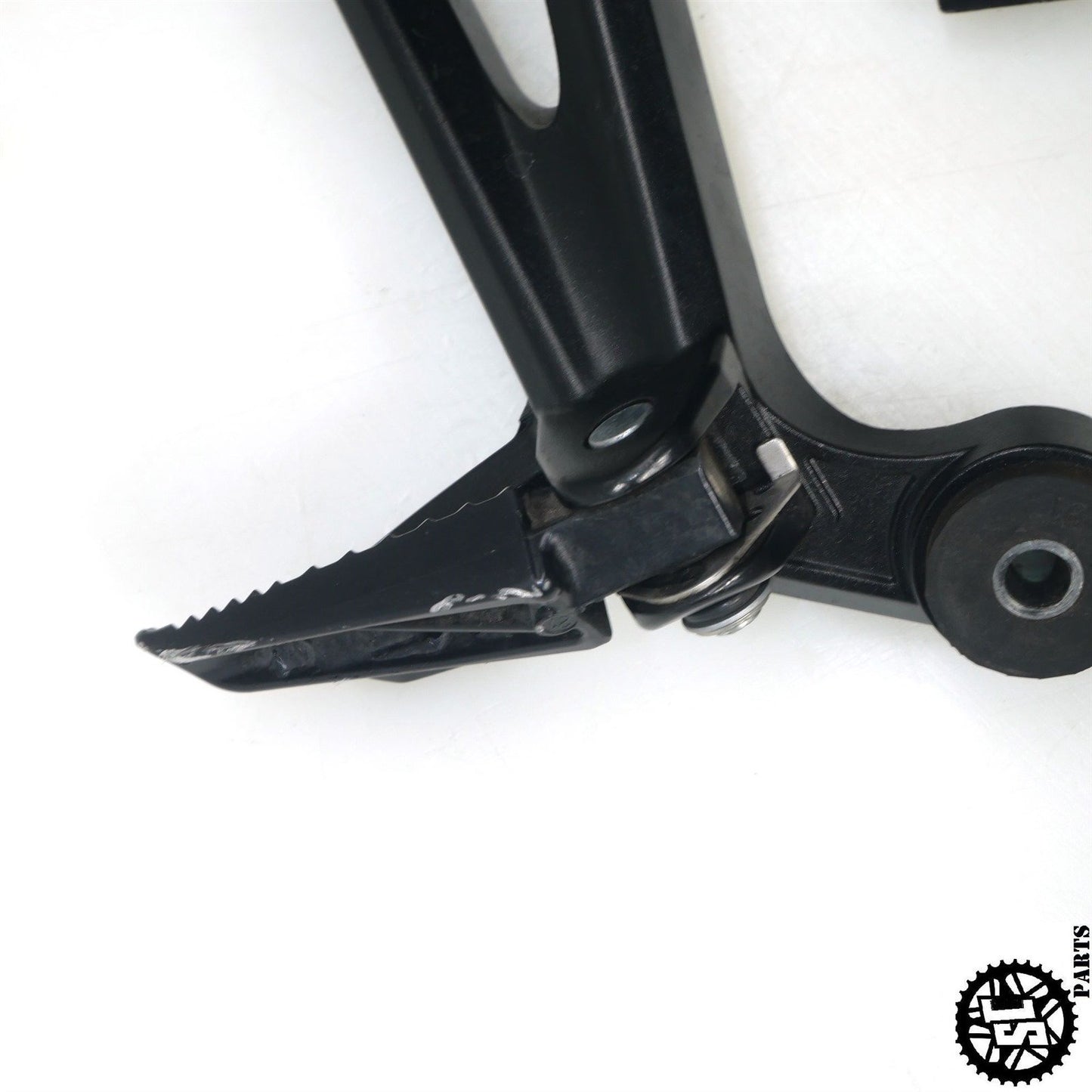 2022 SUZUKI GSXR 600 REAR PASSENGER FOOT PEGS S42