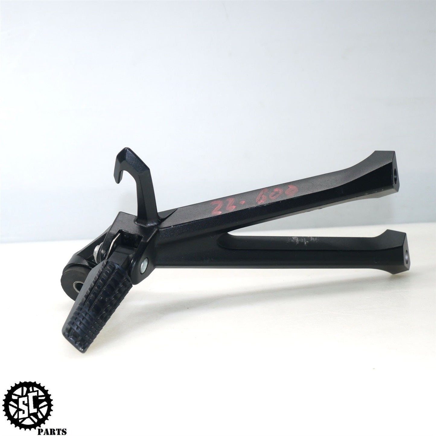 2022 SUZUKI GSXR 600 REAR PASSENGER FOOT PEGS S42