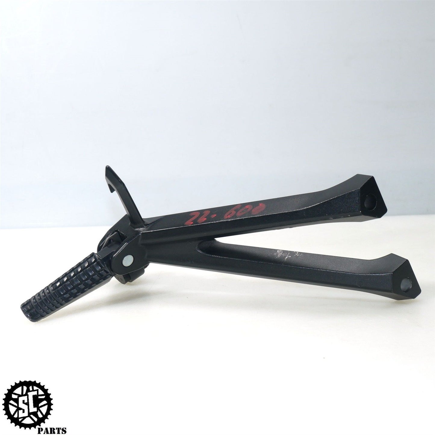 2022 SUZUKI GSXR 600 REAR PASSENGER FOOT PEGS S42