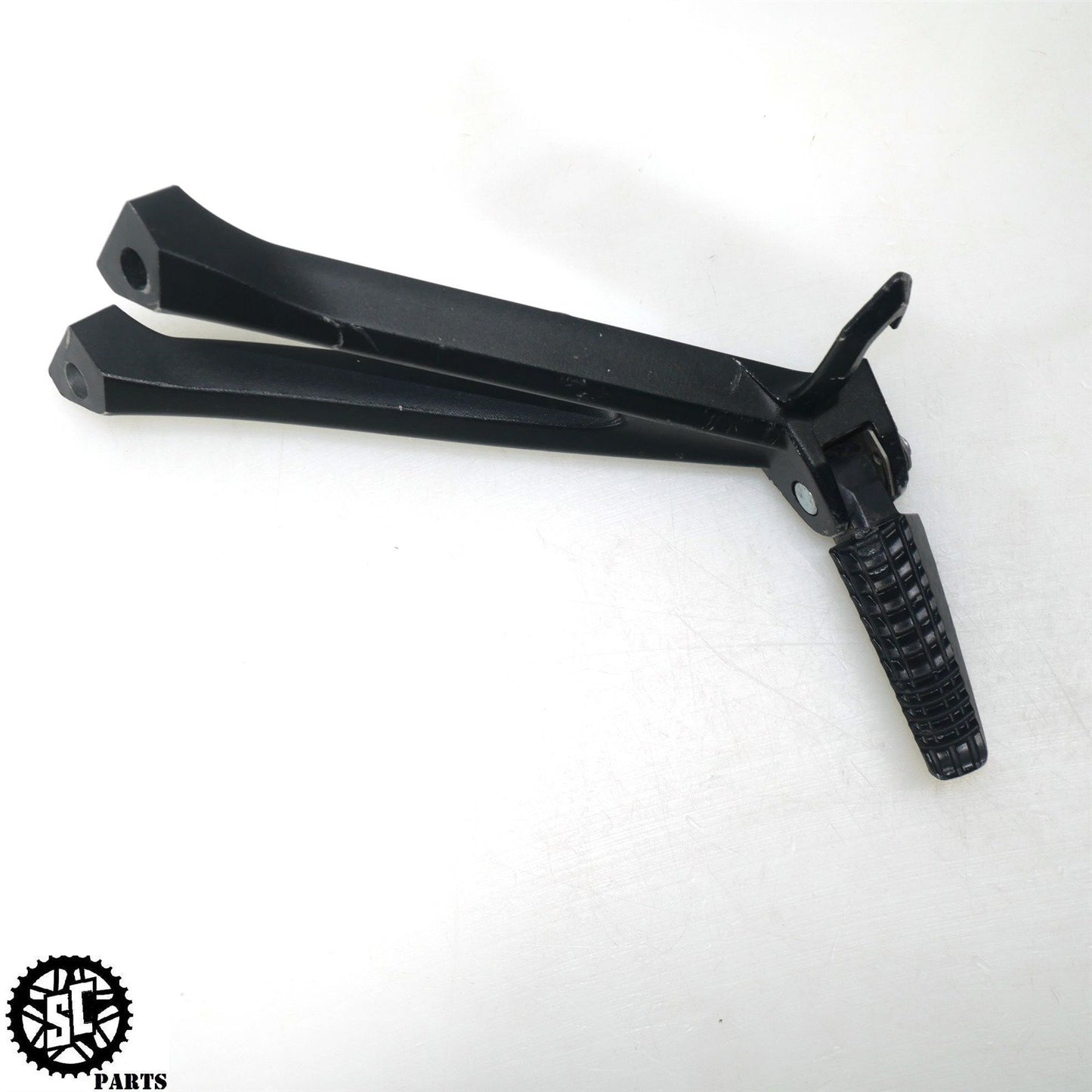 2022 SUZUKI GSXR 600 REAR PASSENGER FOOT PEGS S42