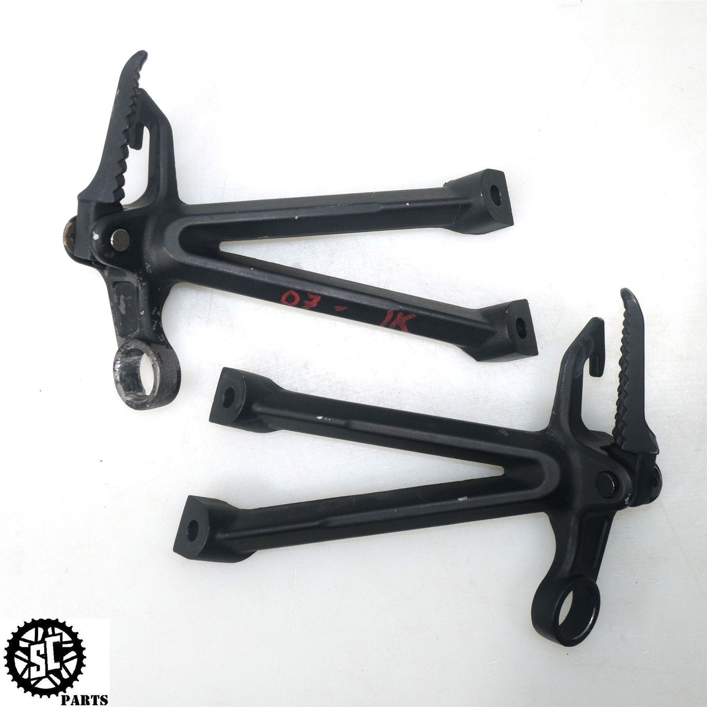 2007 SUZUKI GSXR1000 REAR PASSENGER PEGS S63