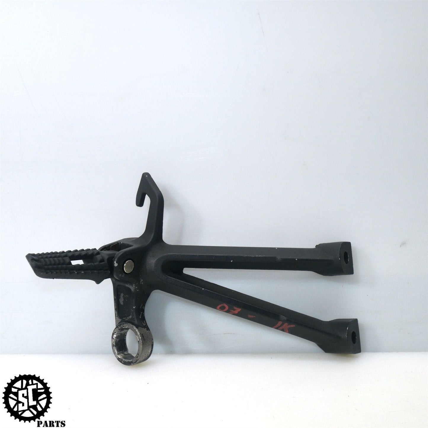 2007 SUZUKI GSXR1000 REAR PASSENGER PEGS S63