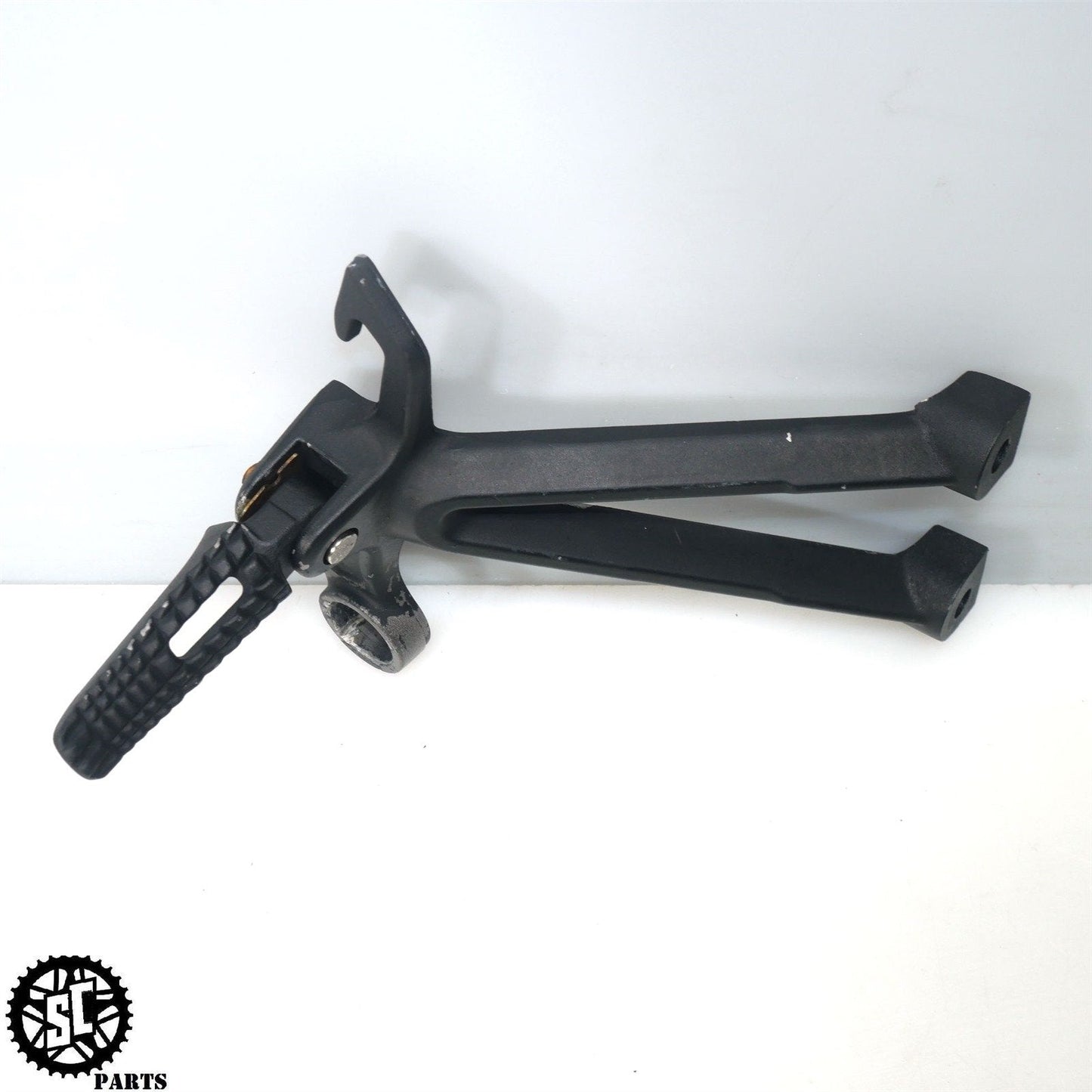 2007 SUZUKI GSXR1000 REAR PASSENGER PEGS S63