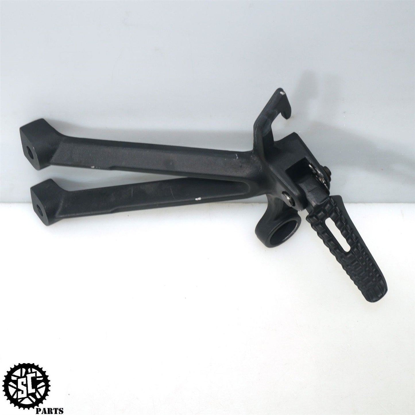 2007 SUZUKI GSXR1000 REAR PASSENGER PEGS S63