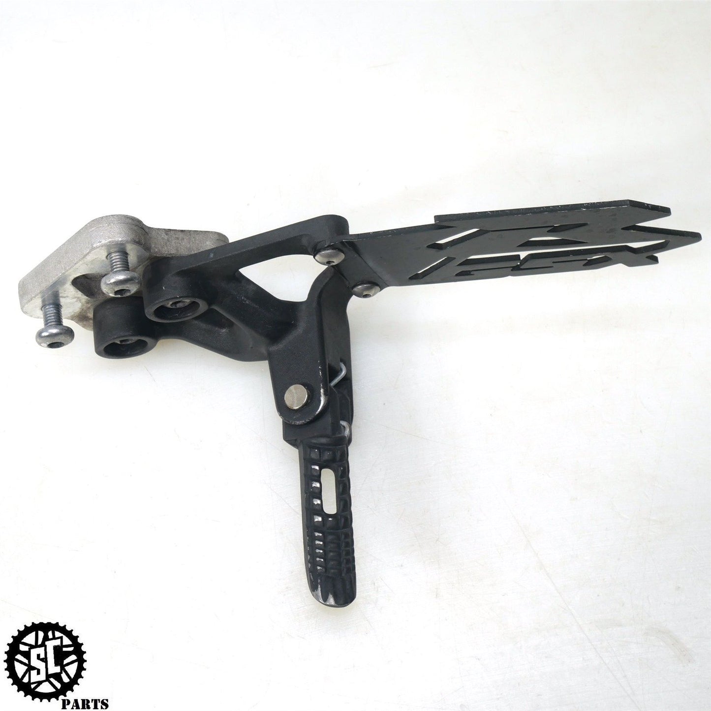 2006-2007 SUZUKI GSXR 600 LEFT REARSET FRONT FOOT PEG S72