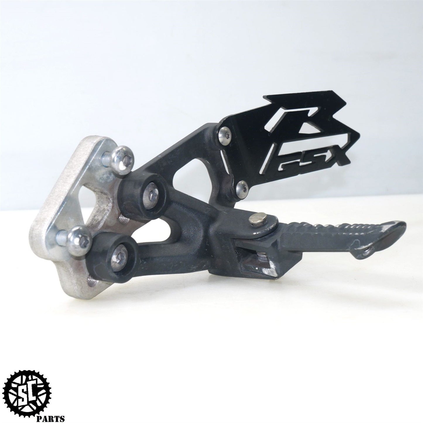 2006-2007 SUZUKI GSXR 600 LEFT REARSET FRONT FOOT PEG S72