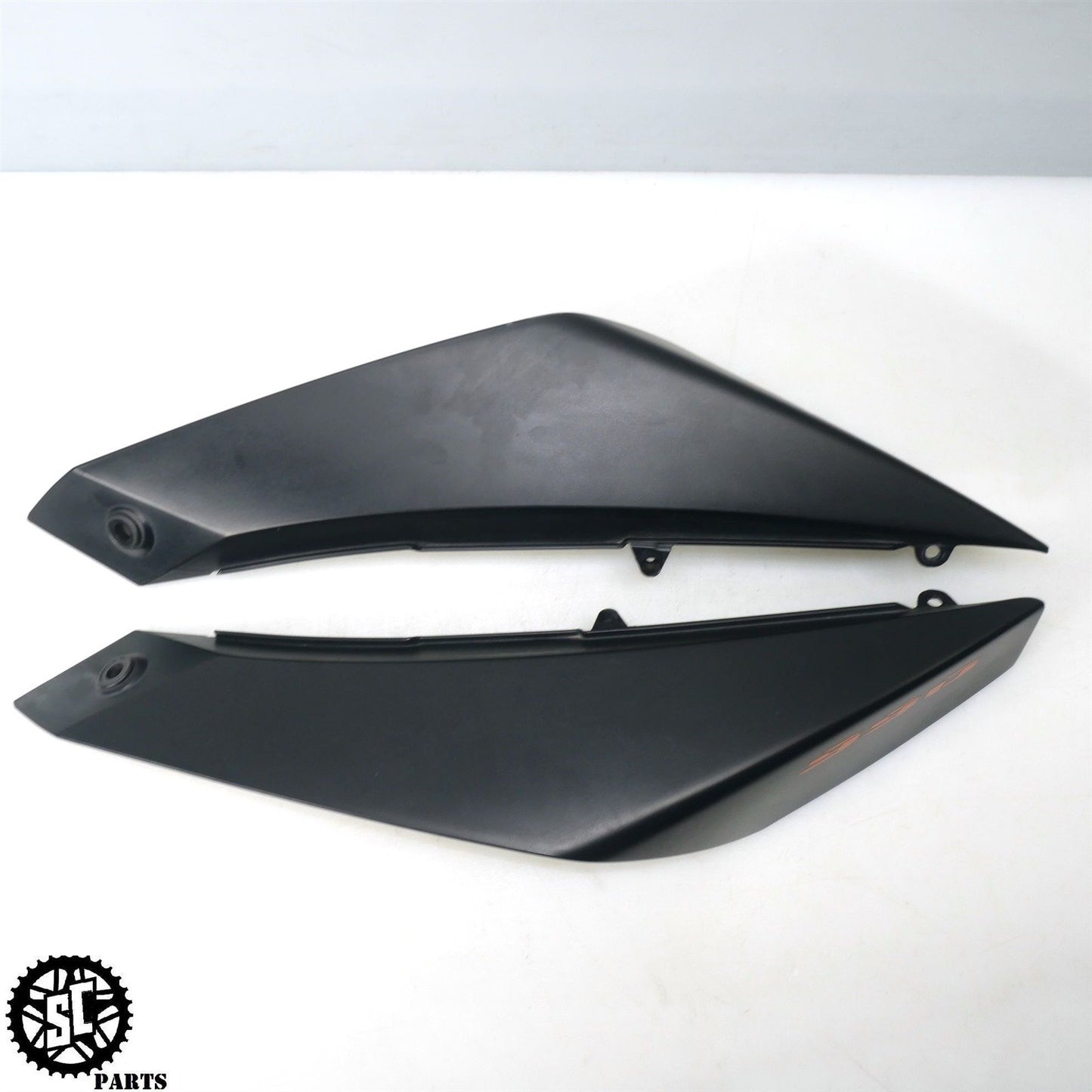 2010 KTM 990 SMT SUPERMOTO LEFT RIGHT REAR TAIL FAIRING KT01