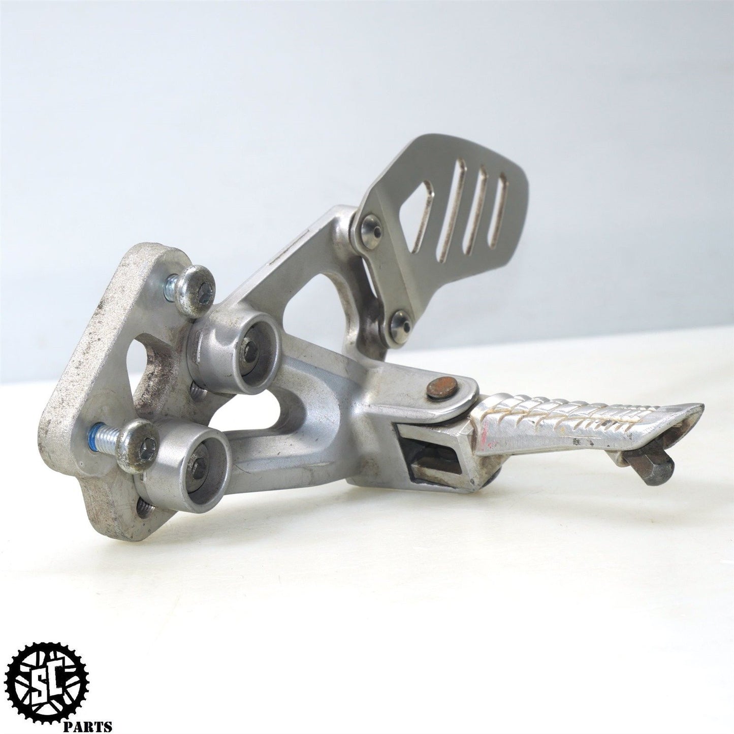 2008-2009 SUZUKI GSXR 600 750 LEFT REARSET FRONT PEG S46