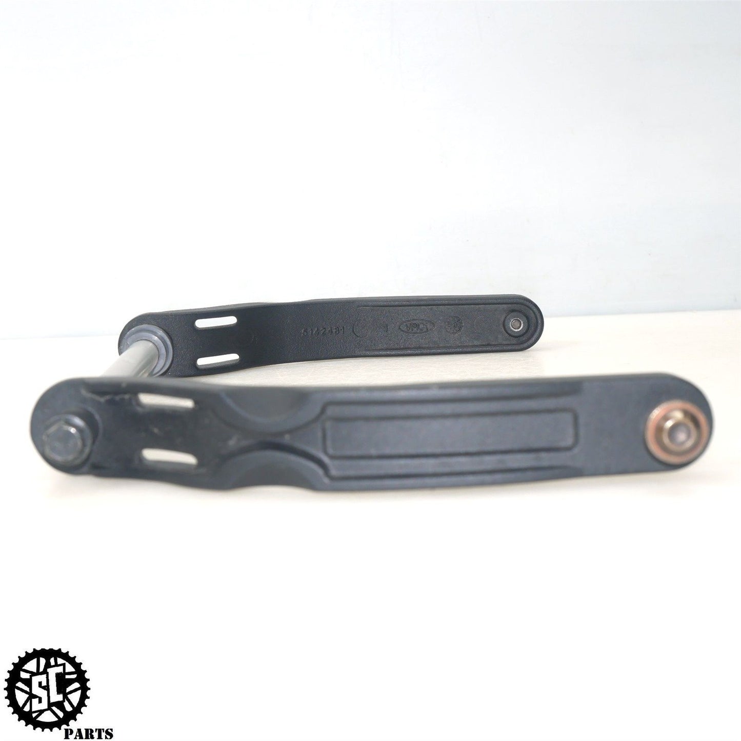 2022 INDIAN CHALLENGER WINDSHIELD WINDSCREEN BRACKET HD48