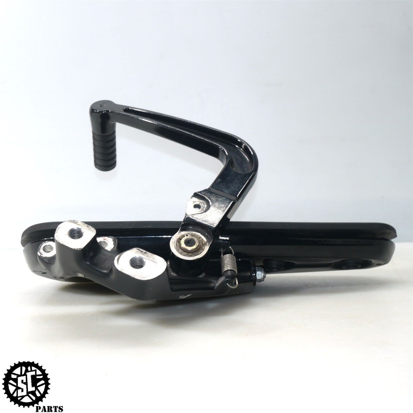 2022 INDIAN CHALLENGER RIGHT FRONT FLOORBOARD BRAKE PEDAL BRACKET HD48