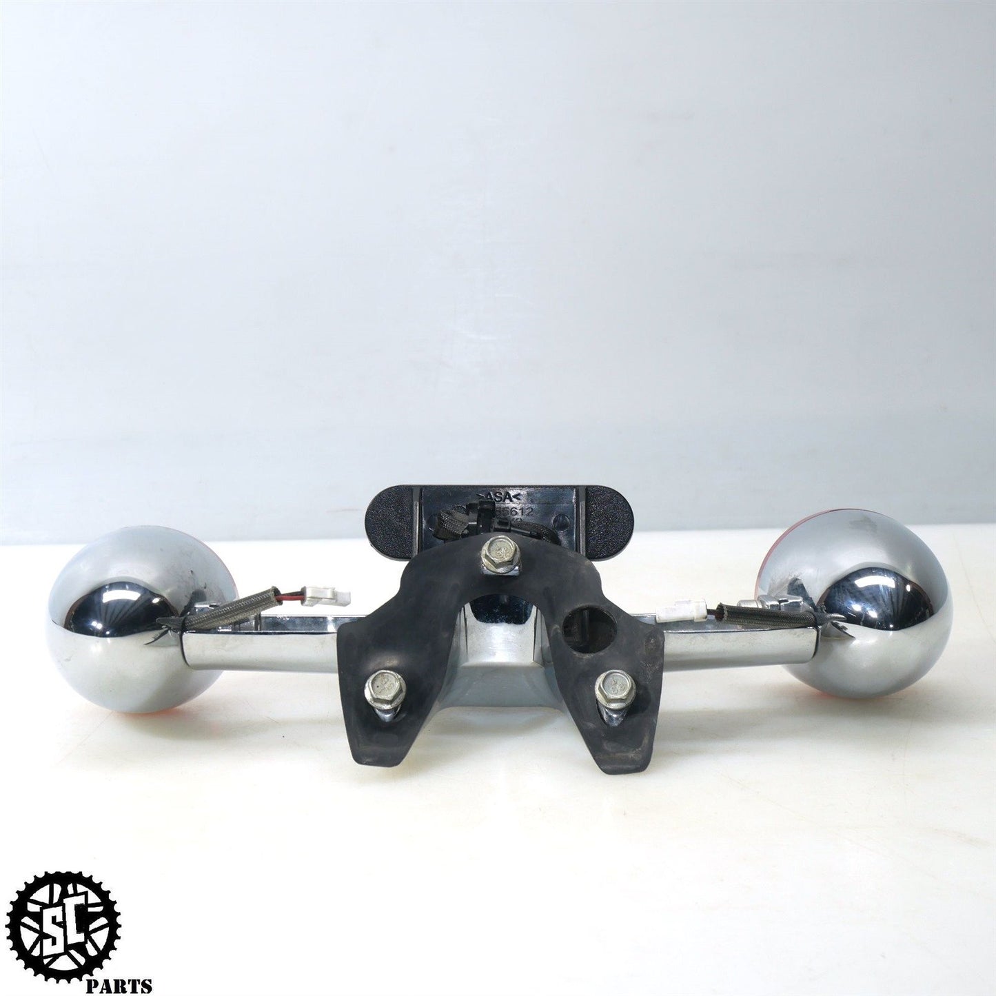 2022 INDIAN CHALLENGER REAR TURN SIGNAL TAIL LIGHT BAR CHROME HD48