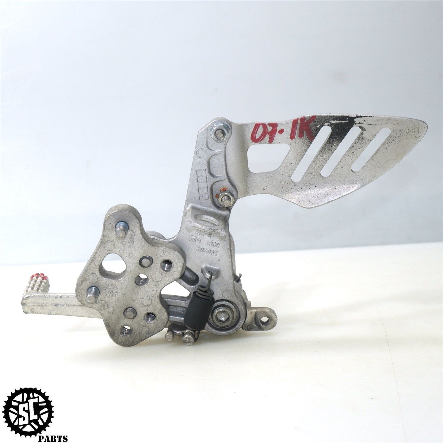 07 08 SUZUKI GSXR1000 RIGHT REARSET FRONT PEG BRAKE PEDAL S59